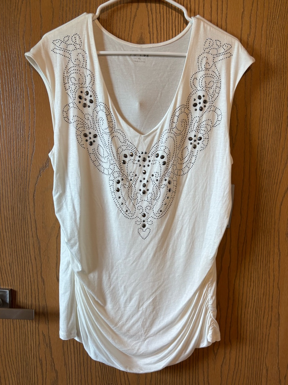 Apt. 9 White Sleeveless V-Neck Studded Tank